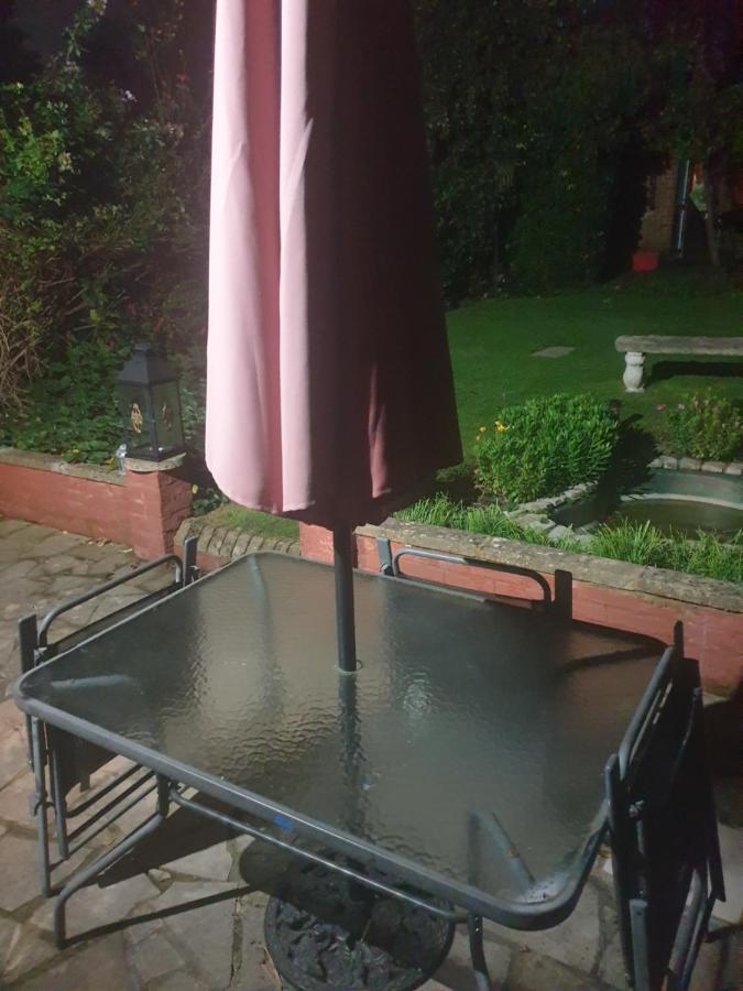 Harry Potter Theme Double Room In Shared House Watford  Extérieur photo